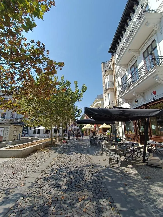 Old Town Within Apartment Bucureşti 0*,